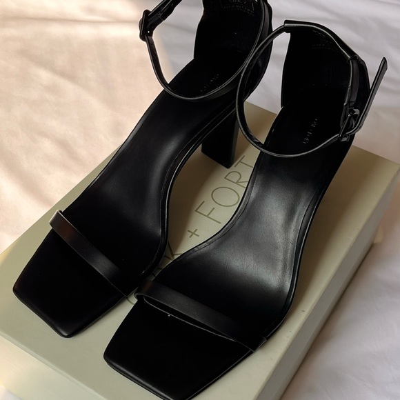 Oak & Fort - Black Heels - Picture 2 of 11